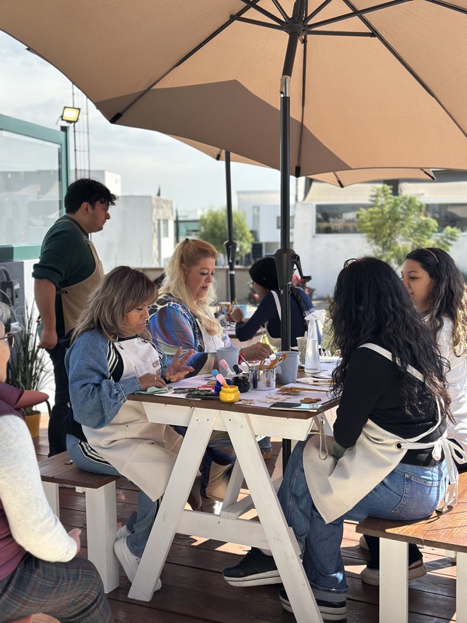Personas de la comunidad reunidas en Papela